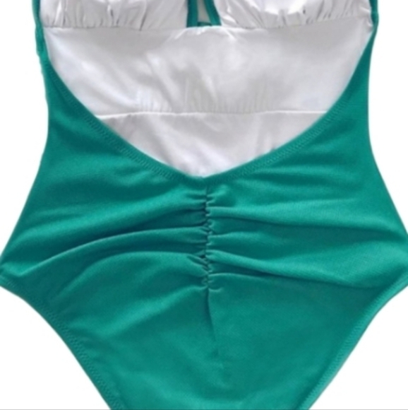 NEW! CUPSHE Halter V-neck Neckline One Piece Swimsuit Small. - Picture 4 of 4
